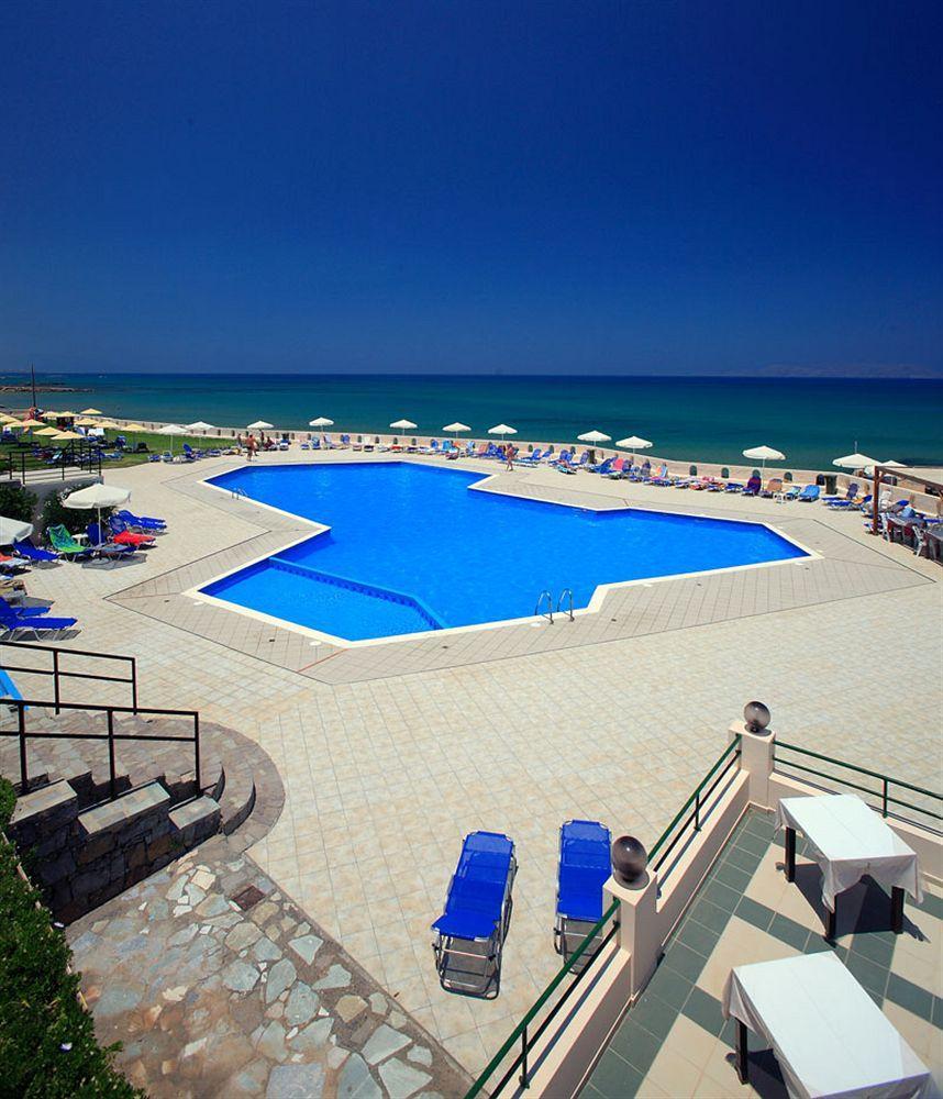 מלון Themis 4*